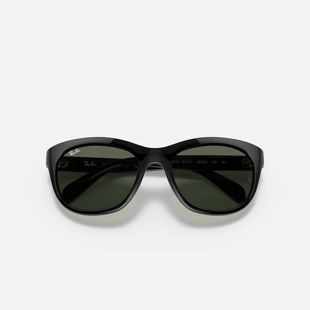 Ray-Ban Black Wayfarer Sunglasses Timeless Design